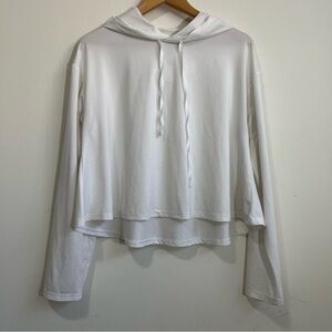 Fabletics Womens White Performance Pullover Sz M Perforated Stretch Running Gym